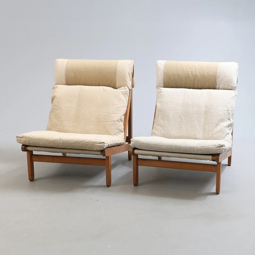 BERNT PETERSEN. Fåtöljer, ett par, furu, "Kludestolen" Danmark, 1960-/70-tal. — Armchairs & Chairs — Gomér & Andersson Nyköping
