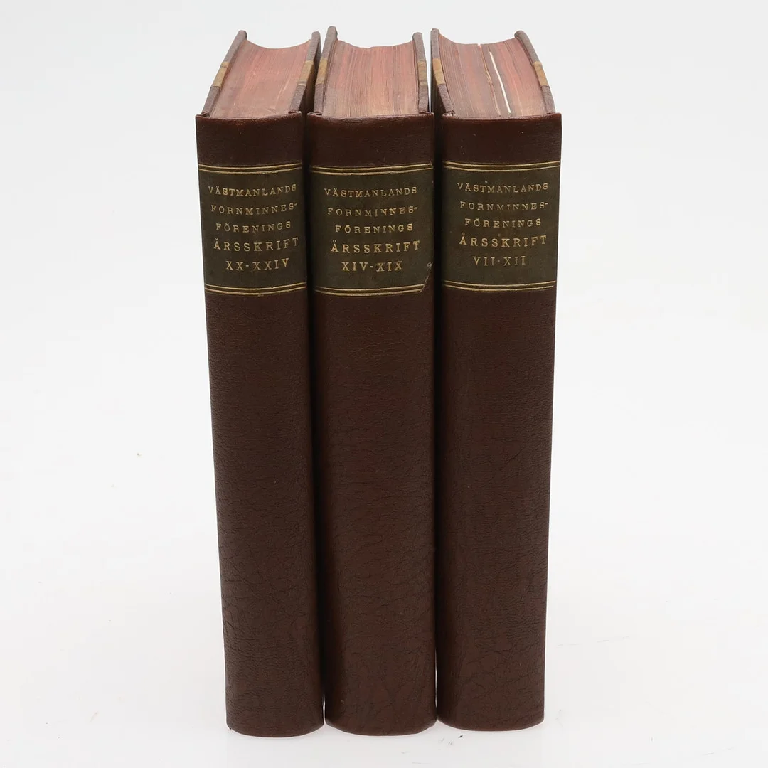 VÄSTMANLANDS FORNMINNESFÖRENINGS ÅRSKRIFT. 3 volymer, årgång VII - XXIV (1912 - 1936). — Other — Örebro Stadsauktioner
