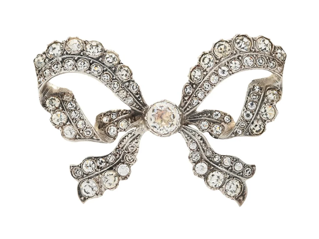 BROSCH, rosett, silver, glas, mått 56x36 mm, vikt 23,2 g. — Smycken/Brosch — Kaplans