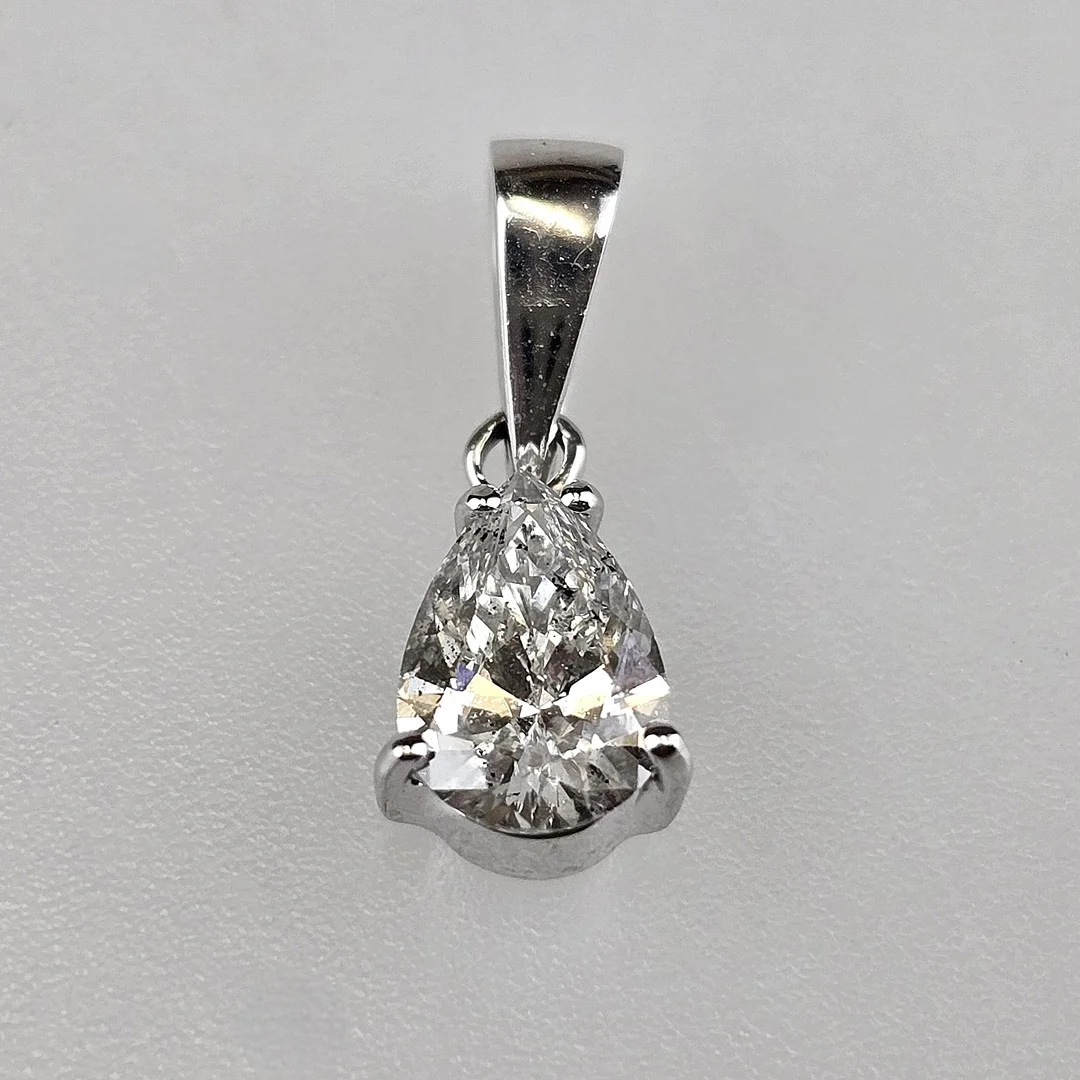 DIAMANTANHÄNGER - Weißgold 750/000, Diamant1,02 ct. — Brooches & Pendants — Auktionshaus Blank