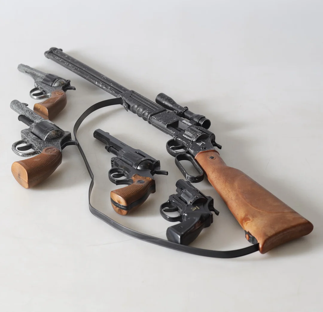 REVOLVRAR & GEVÄR, 5 st, knallpulver, 1900-tal. — Guns & Rifles — Gomér & Andersson Nyköping