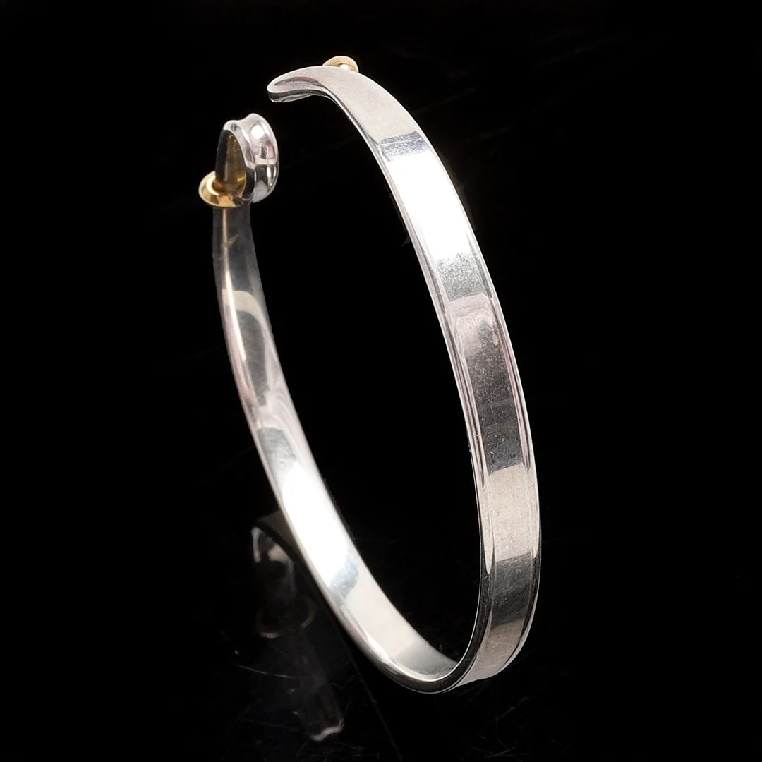 VIVIANNA TORUN BÜLOW-HÜBE. Armring, sterlingsilver med 18 k gulddetaljer, Georg Jensen. — Bracelets — Crafoord Auktioner Malmö