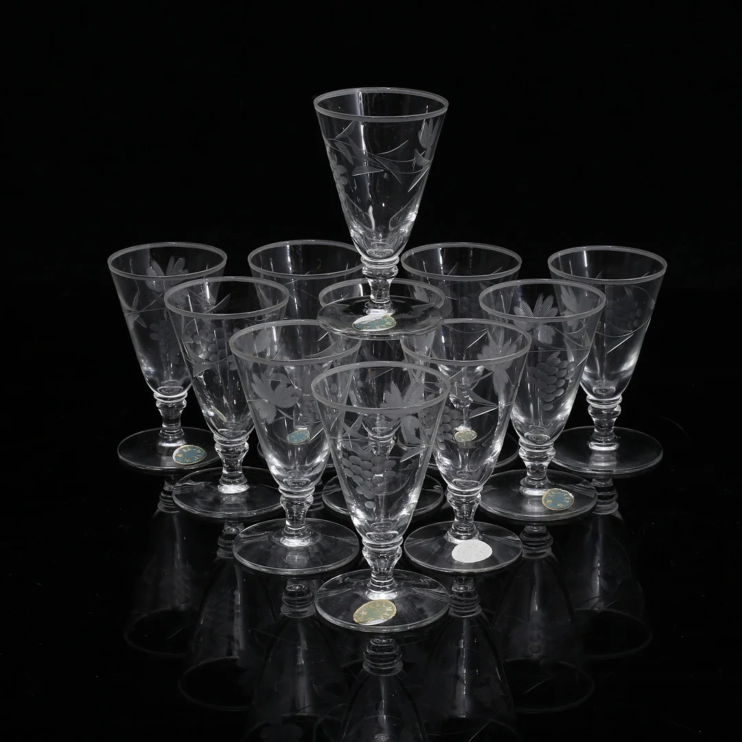 SNAPSGLAS, 11 delar, etsad dekor, Kalmar glasbruk. — Utility glass — Auktionshuset Thelin & Johansson