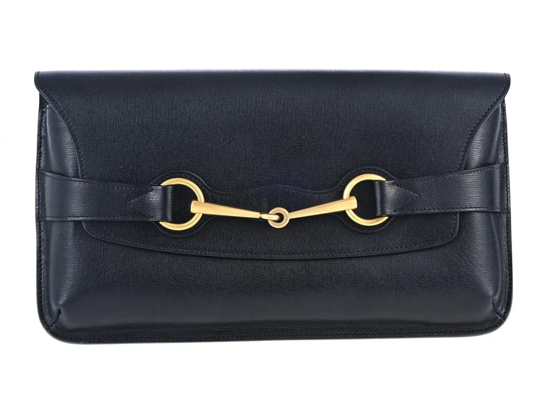 GUCCI, VÄSKA, Bright Bit Clutch, svart läder, guldfärgade beslag, 31x17x4 cm, dustbag. Very Good Condition. — Accessoarer/Väskor — Kaplans