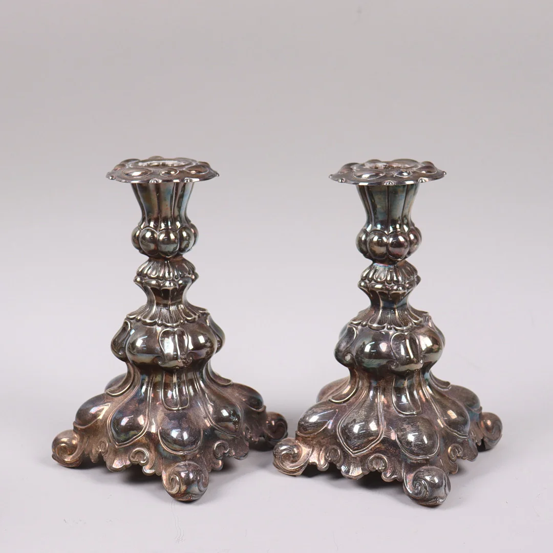 LJUSSTAKAR, silver, rokokostil, 1 par. — Silver — Markus Auktioner
