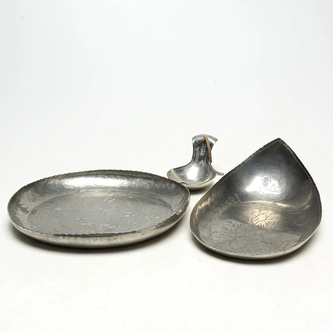 TENNFÖREMÅL 3 delar, Samiska. — Pewter, Brass & Copper — Kalmar Auktionsverk