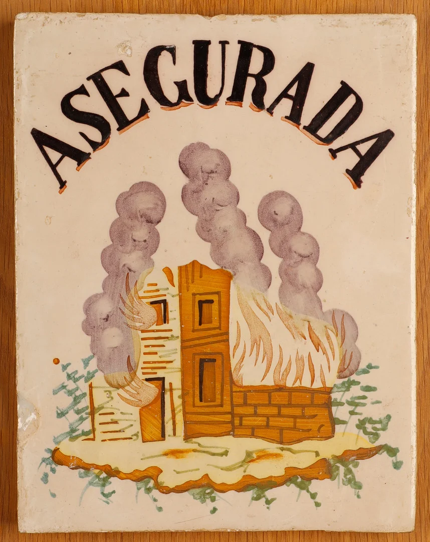 Azulejo valenciano de seguro contra incendios, del siglo XIX. — European — Barcelona Auctions