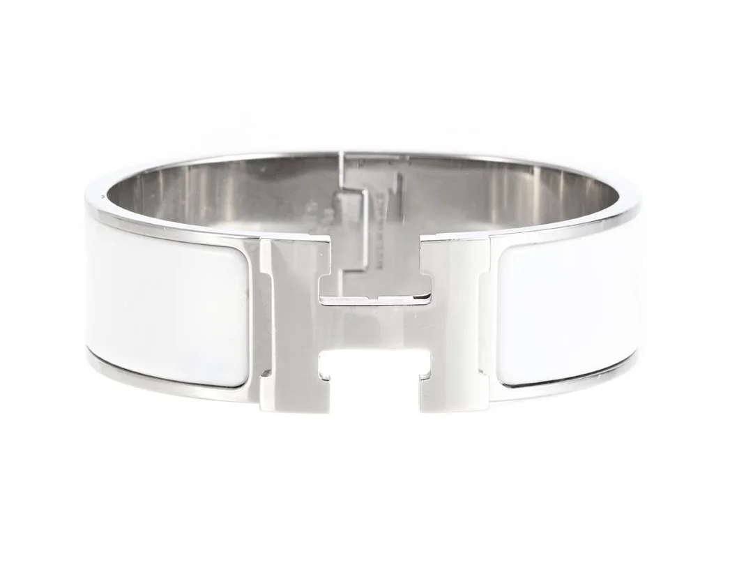 ARMRING, HERMÈS, Clic Clac H Bracelet, Palladiumpläterad, vit emalj, diameter 6 cm, smyckespåse. — Smycken/Armring — Kaplans