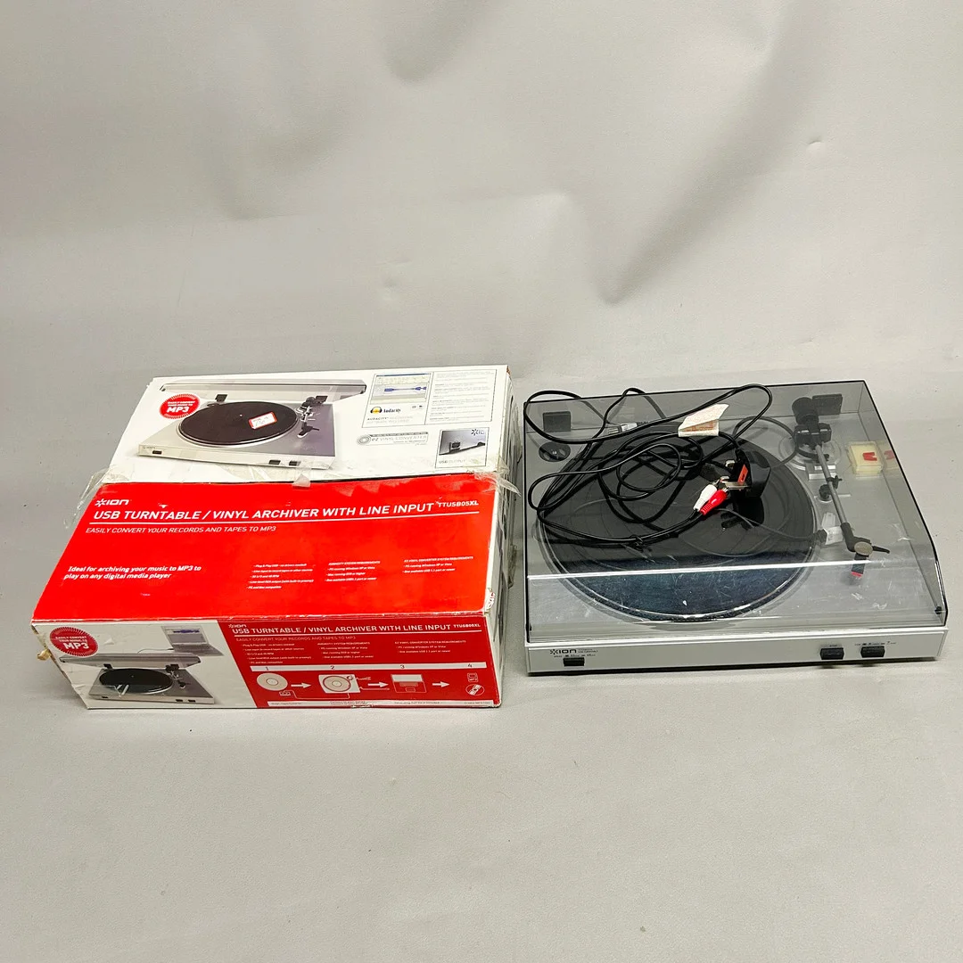 USB TURNTABLE/VINYL ARCHIVER. — Music memorabilia — Chalkwell Auctions