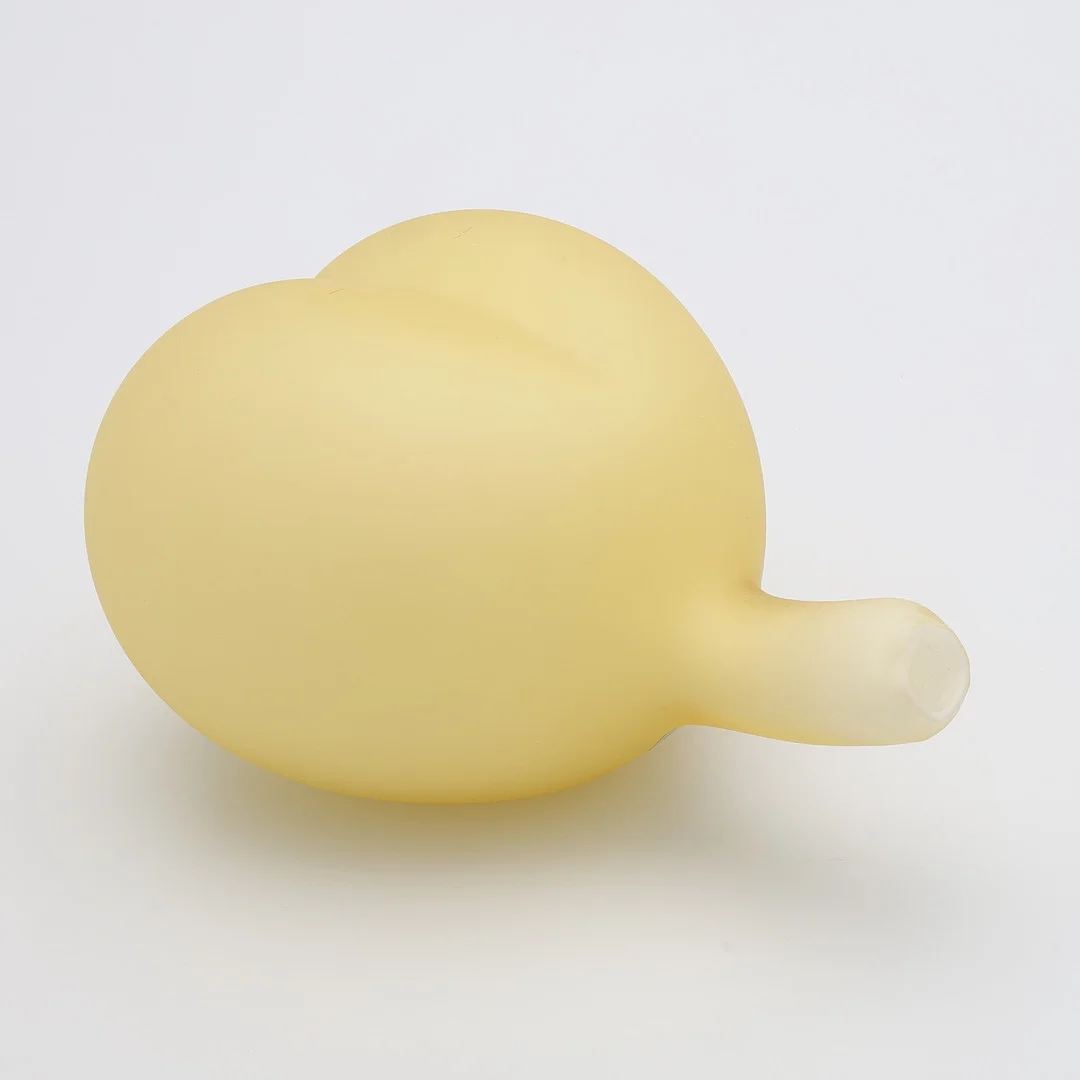 OIVA TOIKKA. GLASFRUKT UR SERIEN "PRO ARTE", FÖR NUUTAJÄRVI, 1989, SIGNERAD OCH ETIKETTMÄRKT. — Art glass — Crafoord Auktioner Lund
