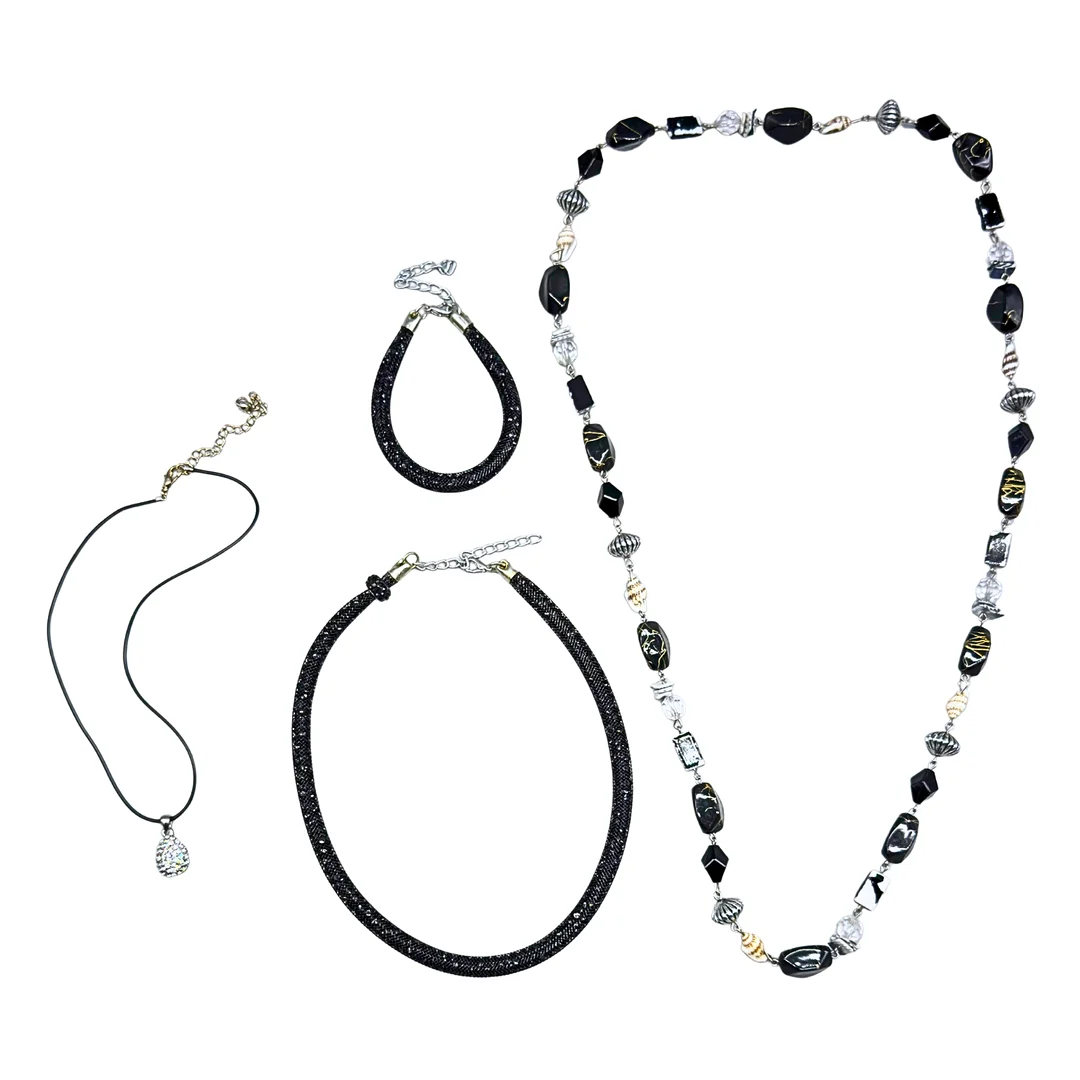 SCHMUCK-KONVOLUT AUS DREI KETTEN UND EINEM ARMBAND. — Jewellery — Auktionshaus Stuber's Hammerschlag