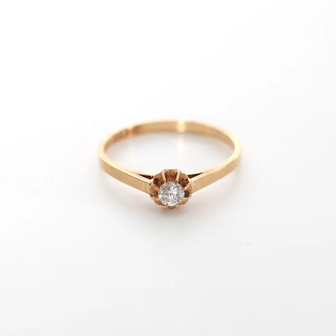 ENSTENSRING MED DIAMANT 0,16ct, 18K guld, 1985. — Rings — Auktionsverket Engelholm