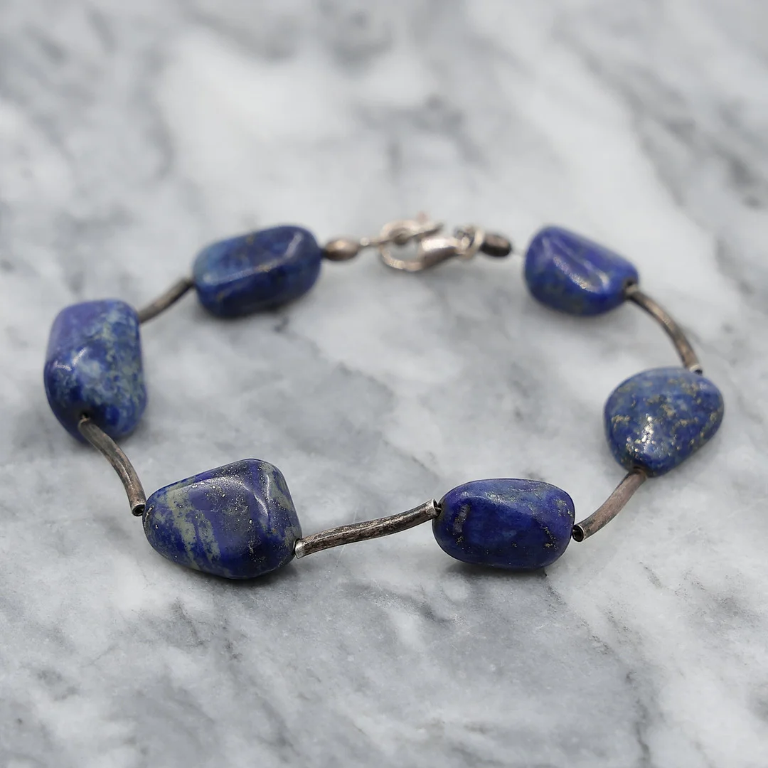 SILVERARMBAND MED LAPIS LAZULI, STERLINGSILVER. — Jewellery — Auktionskammaren Sydost Kalmar