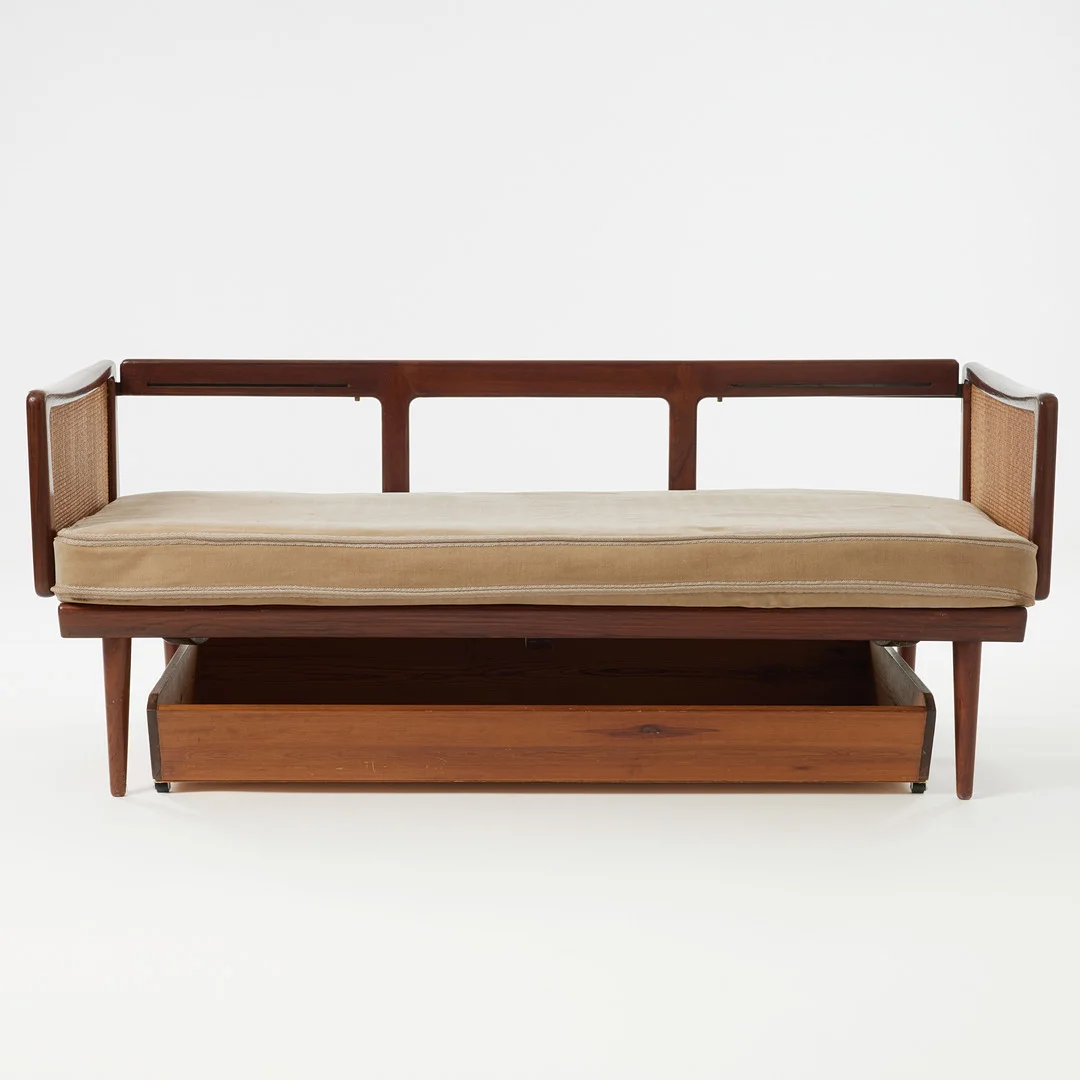 PETER HVIDT & ORLA MÖLGAARD-NIELSEN. Dagbädd, modell FD 451. France & Daverkosen, Danmark, 1960-tal. — Sofas & Seatings — Stockholms Auktionsverk Magasin 5