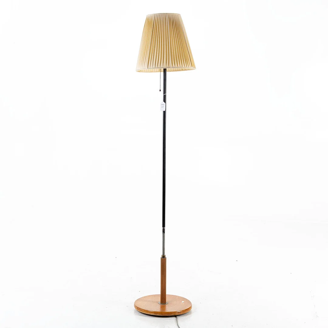GOLVLAMPA, omkring 1900-talets mitt. — Floor lights — Handelslagret Auktionsservice