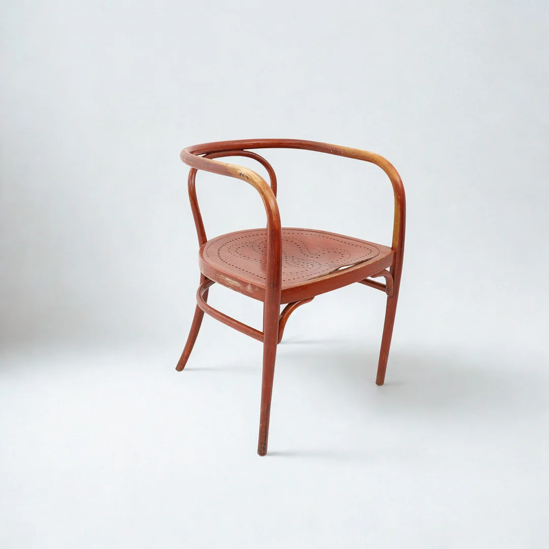 KARMSTOL, Thonet, rödbetsat trä, med genombruten sits, etikettmärkt. — Armchairs & Chairs — Falun Auktionsbyrå