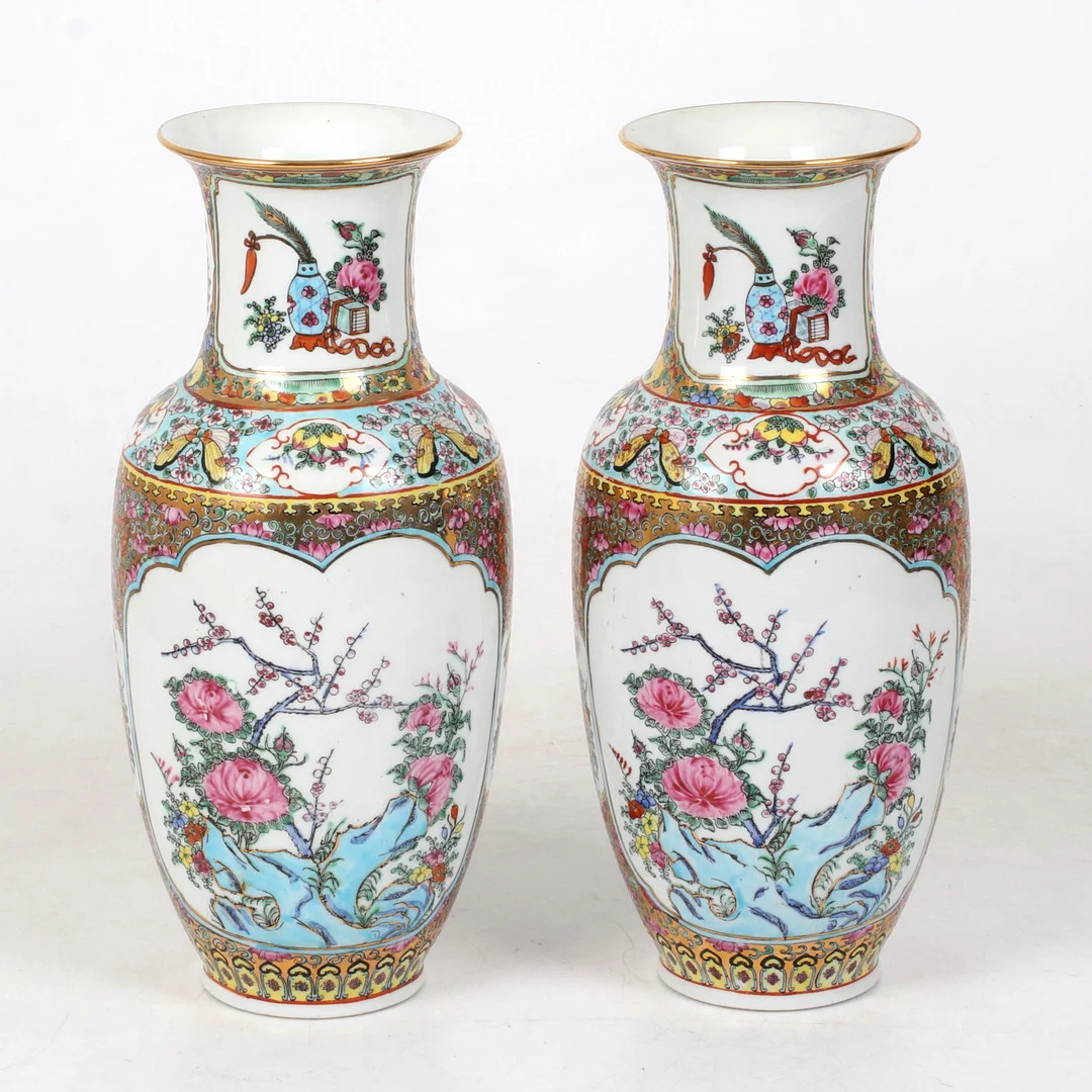 VASER, 1 par, porslin, Kanton, Kina. — Ceramics & Porcelain — Stadsauktion Sundsvall