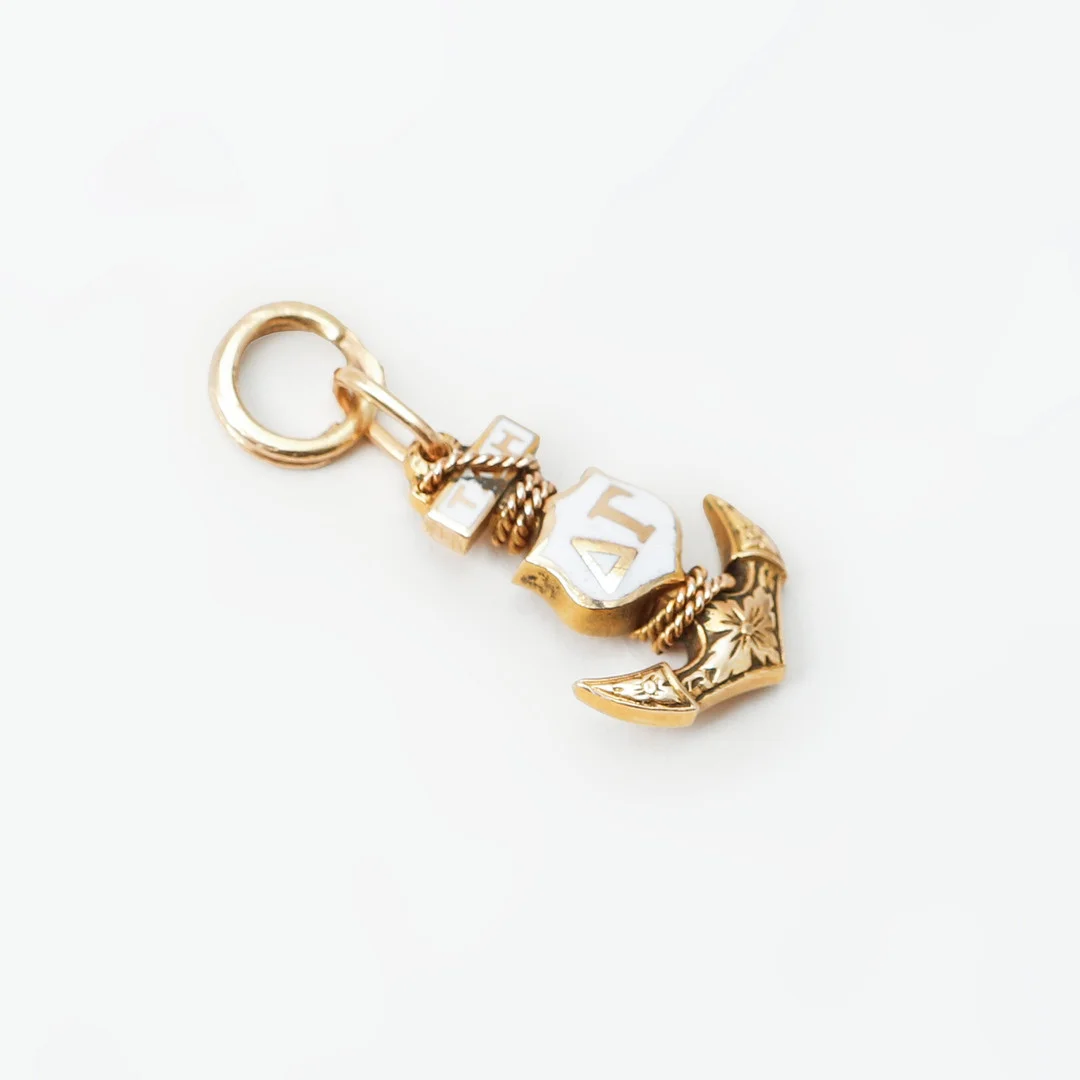 HÄNGE, ankare, 14k-18k guld samt emalj, vikt ca 2,8 gram. — Brooches & Pendants — Göteborgs Auktionsverk