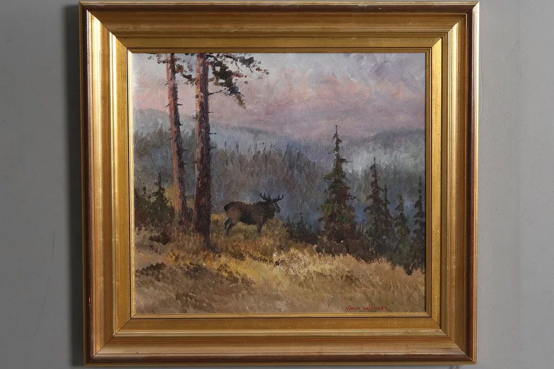 KNUT VALINDER, "Skogens konung" olja på duk, signerad. — Paintings — Örebro Stadsauktioner