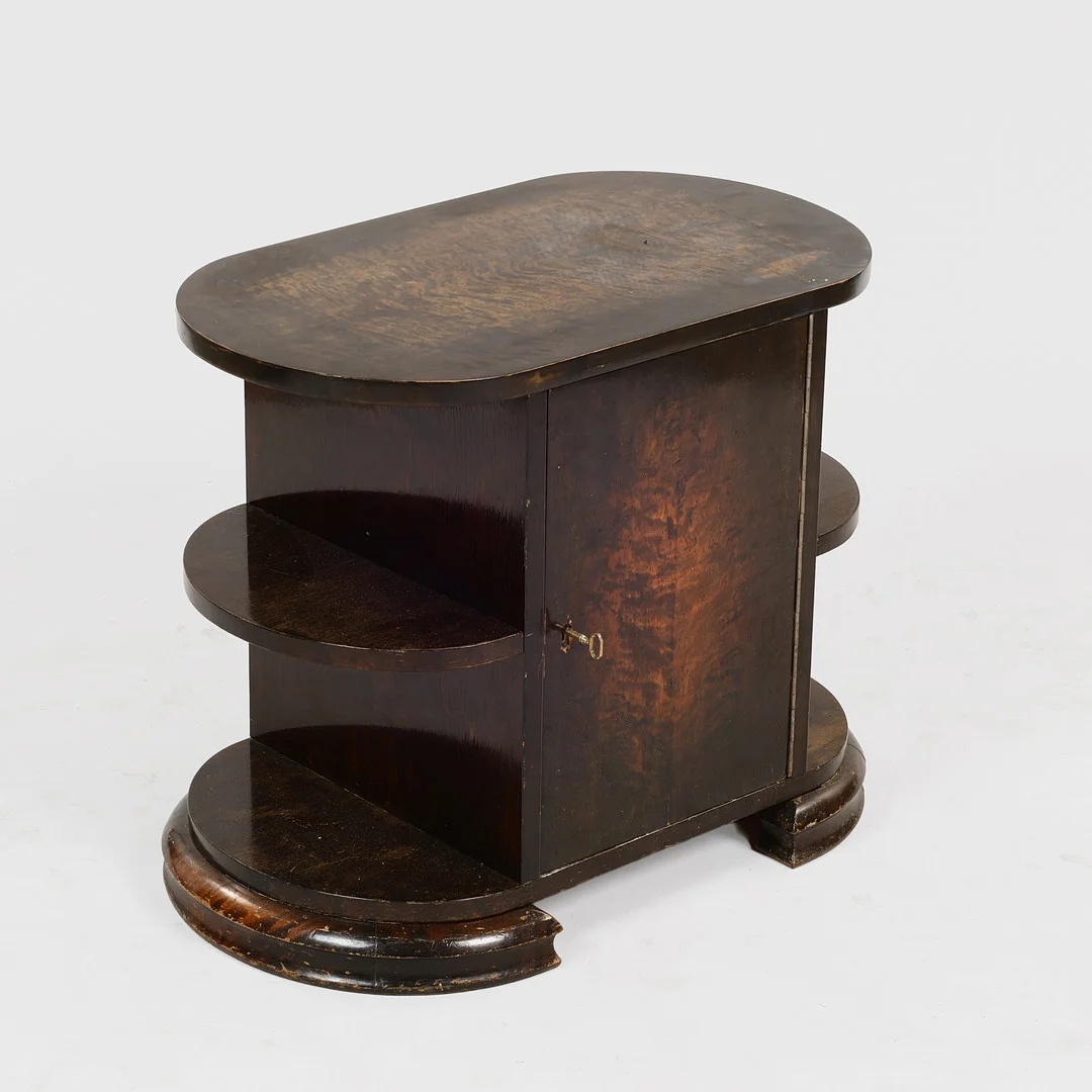 Art Deco skab af bejdset birk, 1920-30'erne. — Cupboards, Cabinets & Shelves — Palsgaard Kunstauktioner