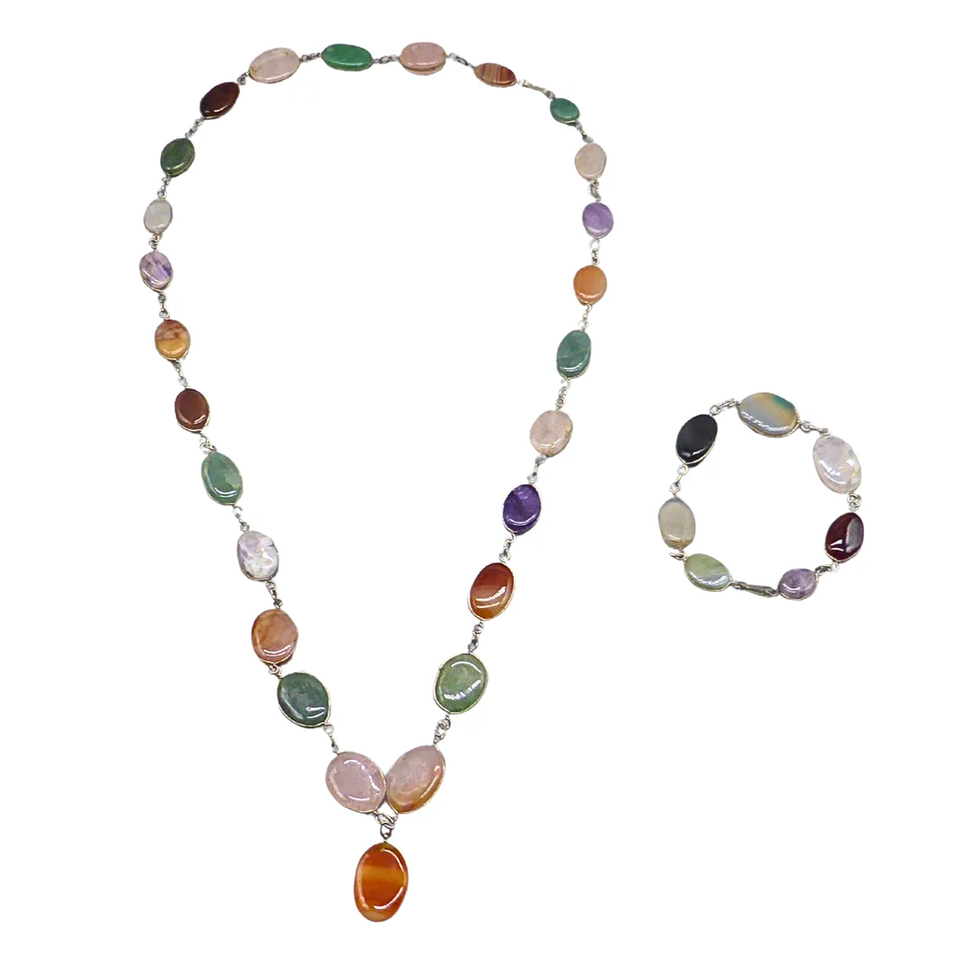 BUNTES EDELSTEIN-SCHMUCKSET AUS KETTE UND ARMBAND. — Jewellery — Auktionshaus Stuber's Hammerschlag