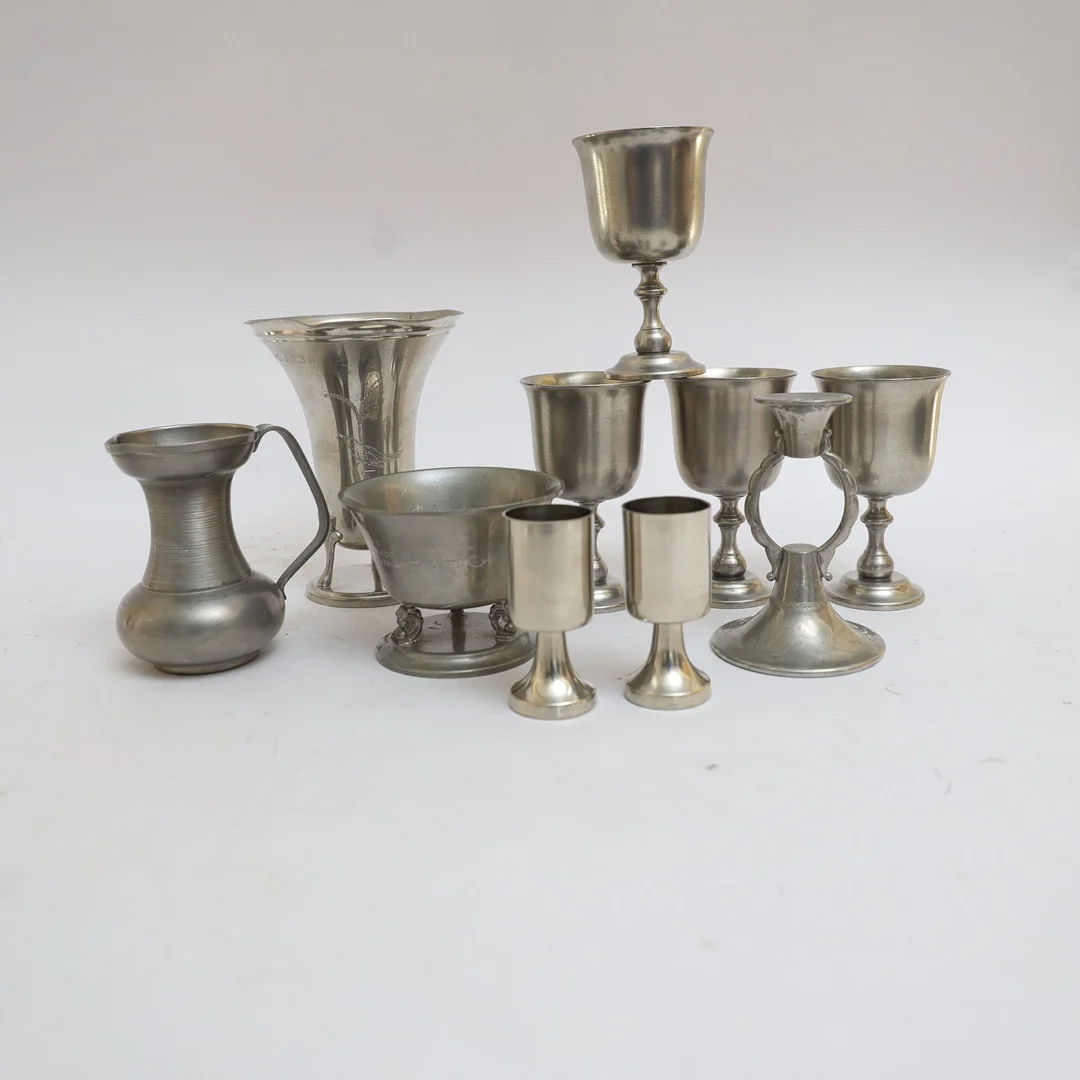 TENNFÖREMÅL, 10 delar, delvis 1900-talets första hälft. — Pewter, Brass & Copper — Falun Auktionsbyrå