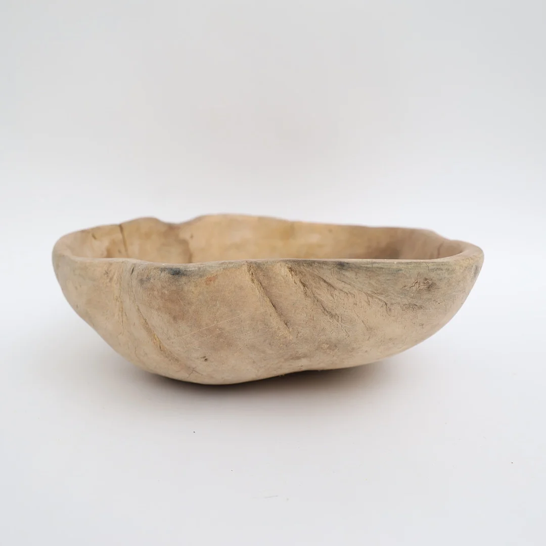 KNOTSKÅL, Allmoge daterad 1726 med skurna monogram och årtal. — Bowls & Boxes — Falun Auktionsbyrå