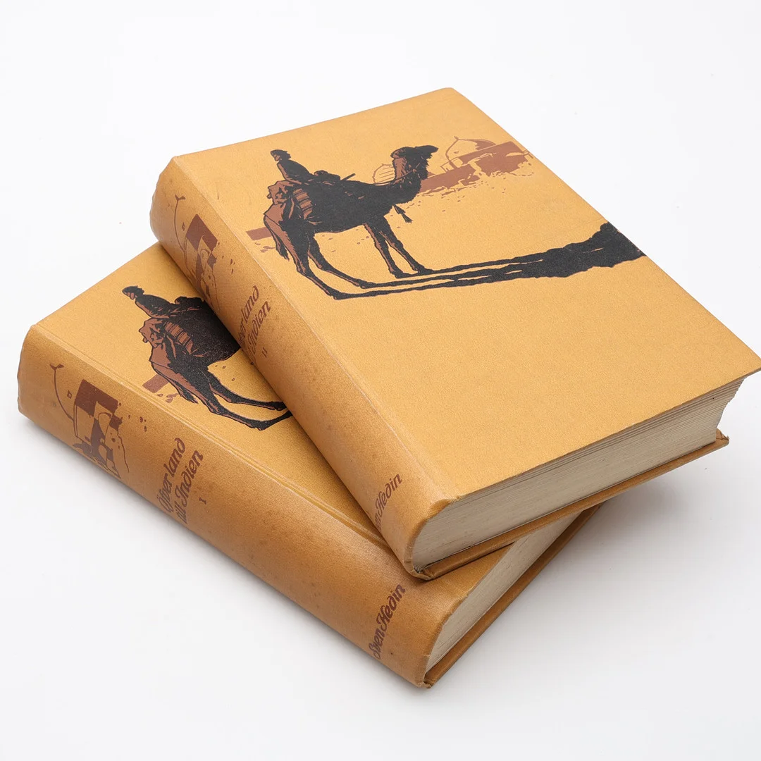 RESOR. UPPTÄCKSRESANDEN SVEN HEDINS RIKT ILLUSTRERADE ÖFVER LAND TILL INDIEN. I-II. GENOM PERSIEN, SEISTAN OCH BELUTJISTAN I FÖRSTA UPPLAGAN 1910. — Books — Crafoord Auktioner Lund