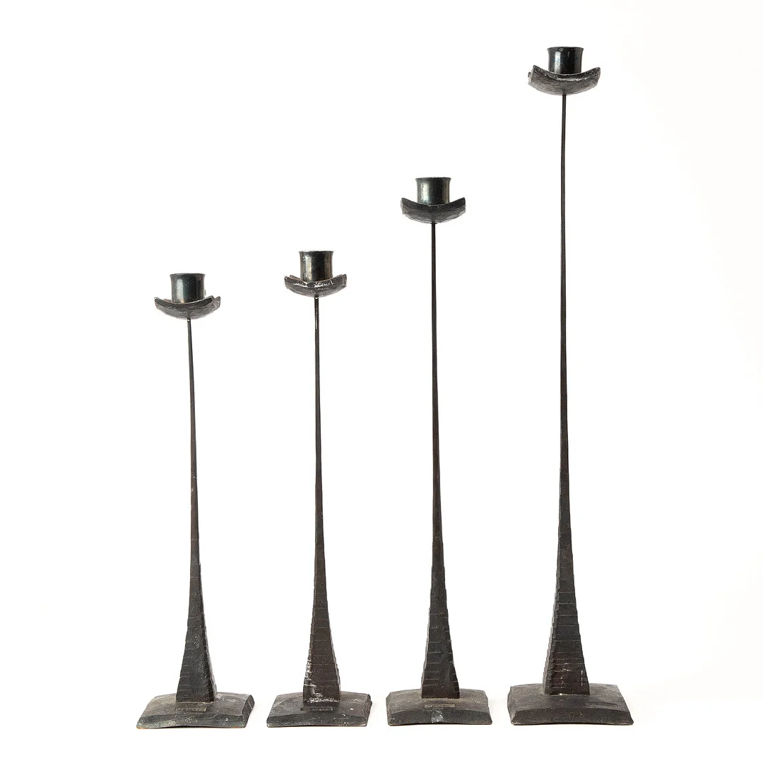 LARS LARSSON. Ljusstakar, 4 st, smide, stämpelsignerade. — Candlesticks — Stockholms Auktionsverk Göteborg