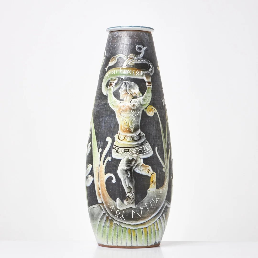 MARIAN ZAWADZKI. Golvvas, keramik, sgraffitodekor, Tilgmans Keramik, 1966. — European — Stockholms Auktionsverk Sickla