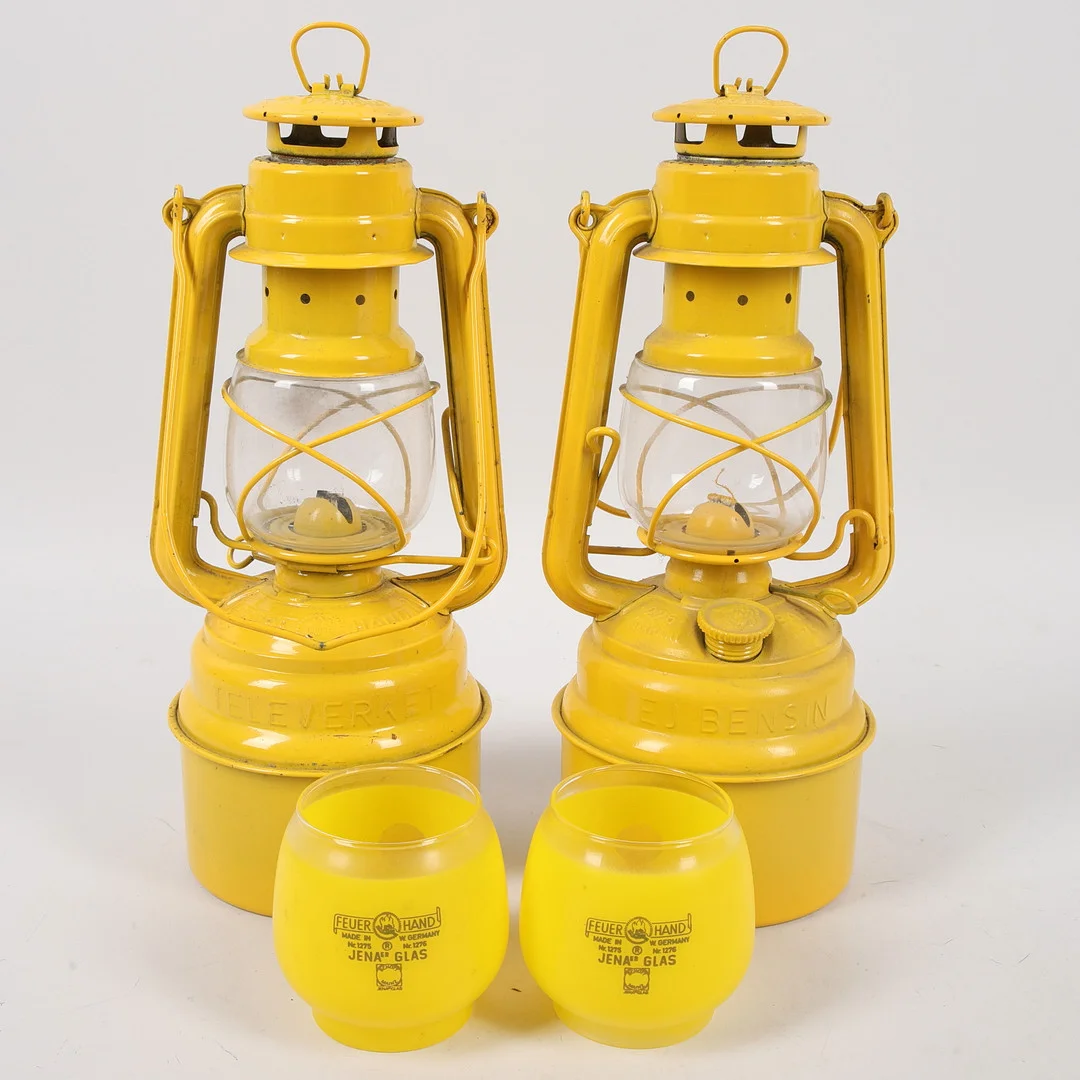 FOTOGENLAMPOR, ett par, extra glas medföljer, Televerket, 1900-tal. — Other lighting — Ekenbergs Auktioner