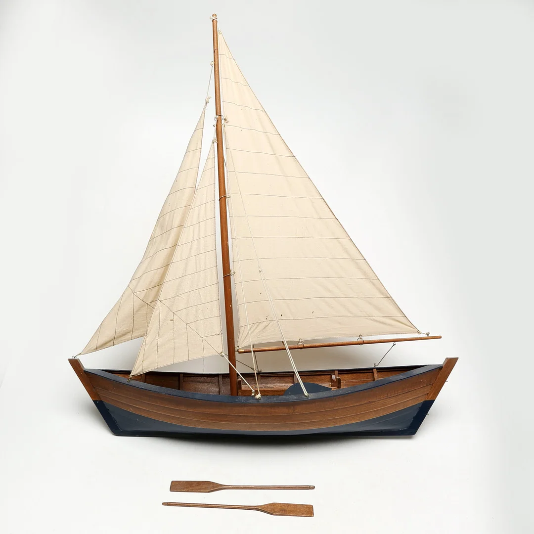 SKEPPSMODELL, trä, modern. — Technica & Nautica — Kalmar Auktionsverk