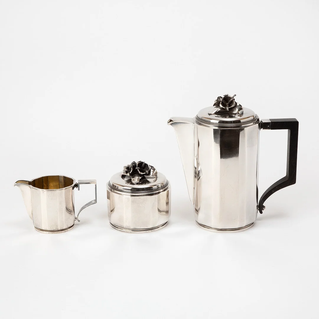 ERIK FLEMING. Kaffeservis, tre delar, sterlingsilver, Atelier Borgila, Stockholm, 1942. — Silver — Stockholms Auktionsverk Göteborg