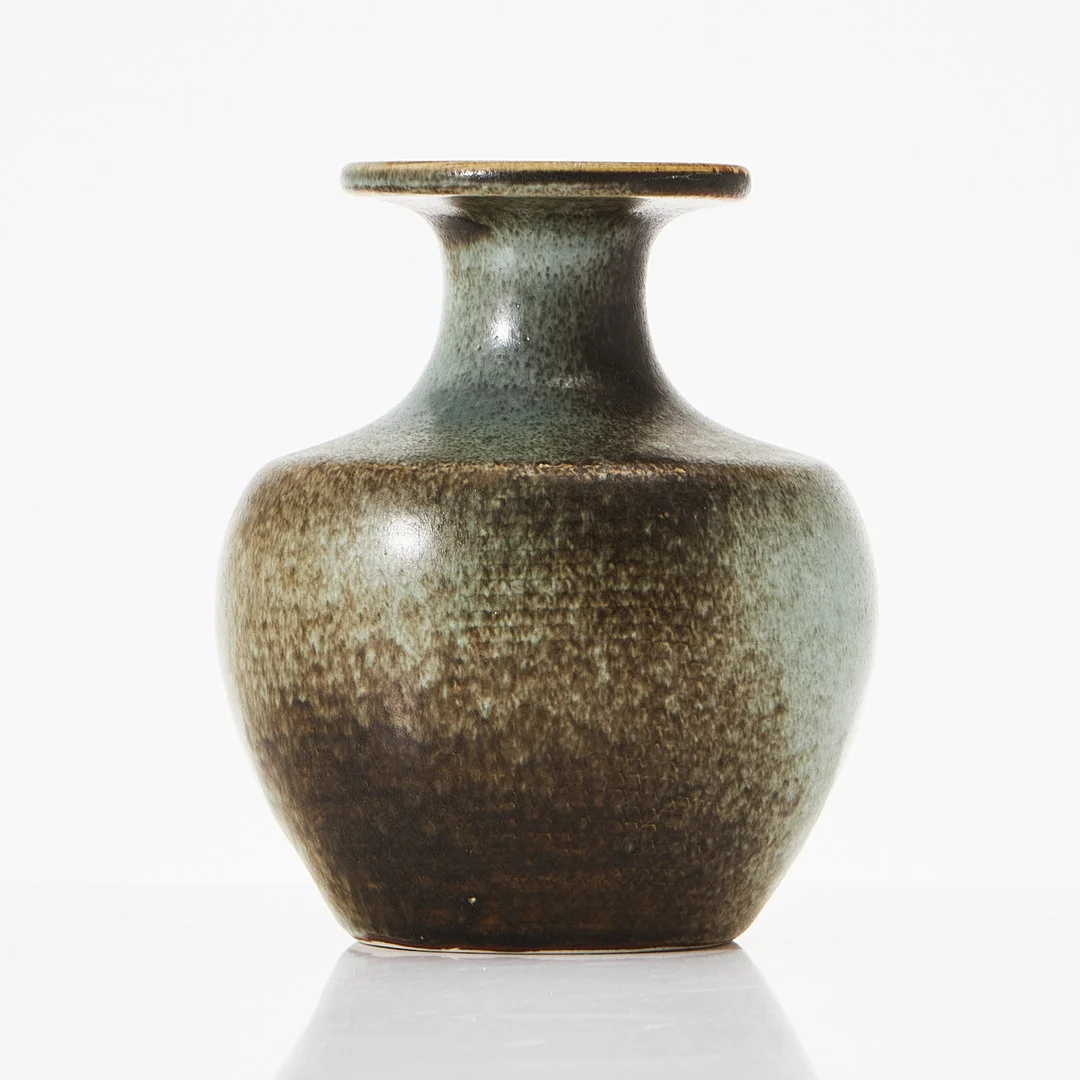 STIG LINDBERG. Bordslampfot, glaserat stengods, signerad Stig L. och med Gustavsbergs studiohand. — European — Stockholms Auktionsverk Magasin 5