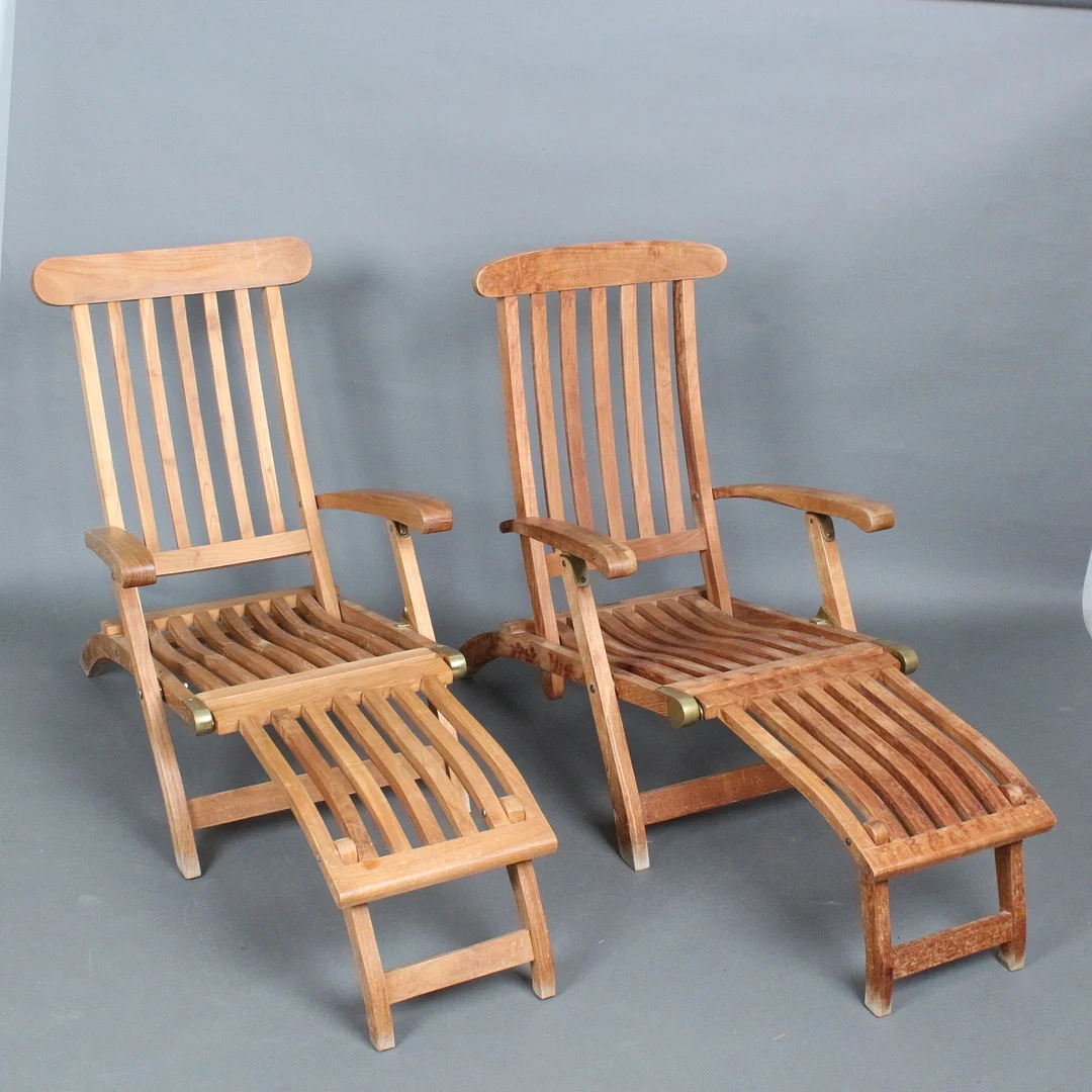 Zwei Gartenliegen / Deck Chairs u. a von Garpa mit Kunstlederauflage. — Garden — Stockholms Auktionsverk Düsseldorf/Neuss