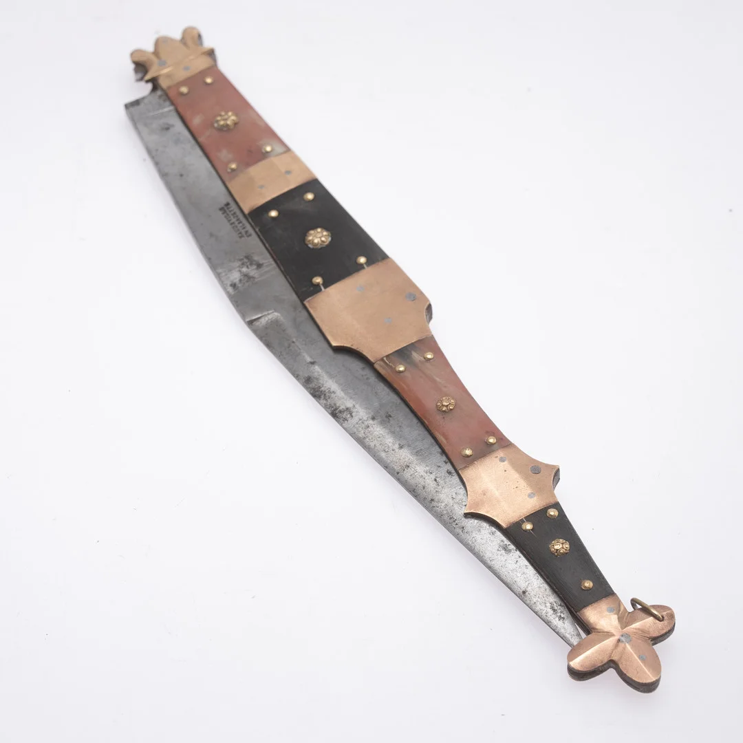 Klappmesser in der Art der spanischen Navaja, Messing/Horn, 2. Hälfte 19. Jh. — Edged weapons — Stockholms Auktionsverk Hamburg