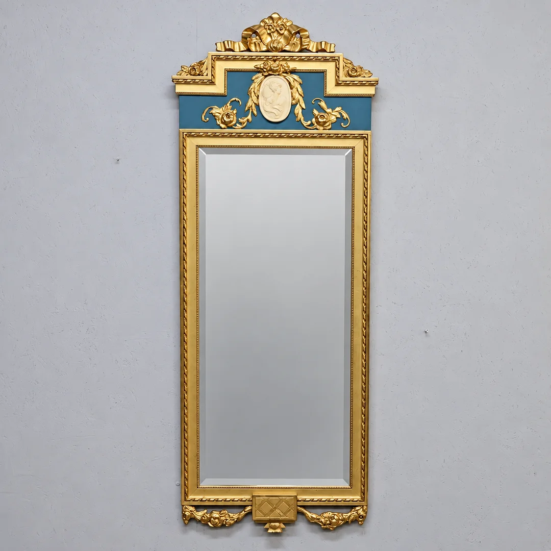 SPEGEL Gustaviansk stil, 1900-talets andra hälft. — Mirrors — Markus Auktioner