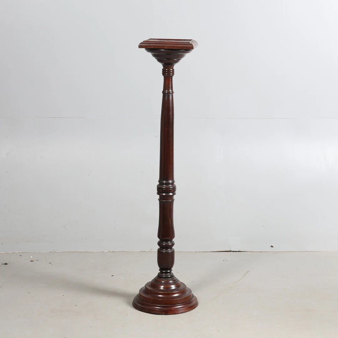 A LATE VICTORIAN MAHOGANY TORCHERE / COLUMN. — Other — Bishop & Miller