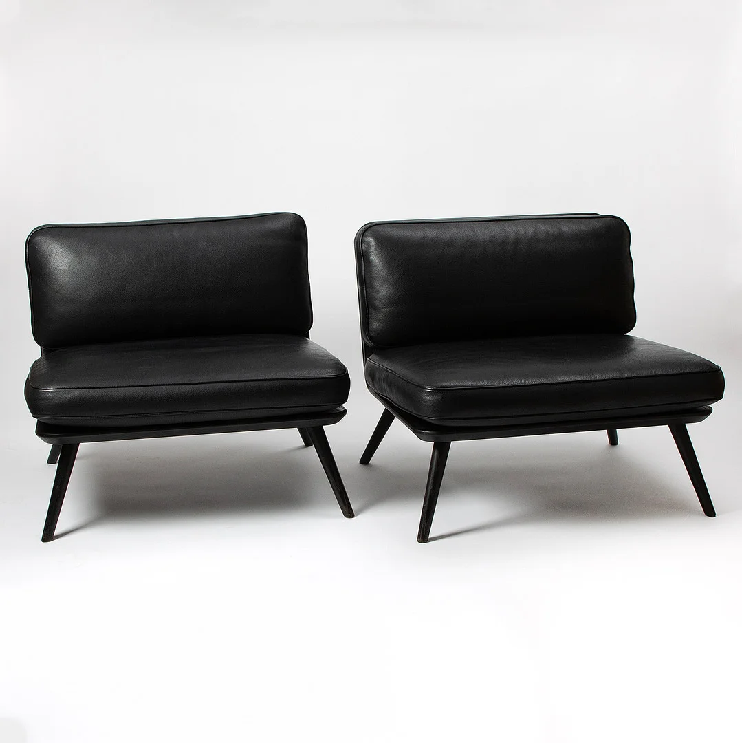 SIGNE BINDSLEV HENRIKSEN & PETER BUNDGAARD RÜTZOU. Fåtöljer, 2 st, "Spine easy lounge", Space Copenhagen för Fredricia Furniture. — Armchairs & Chairs — Stockholms Auktionsverk Göteborg