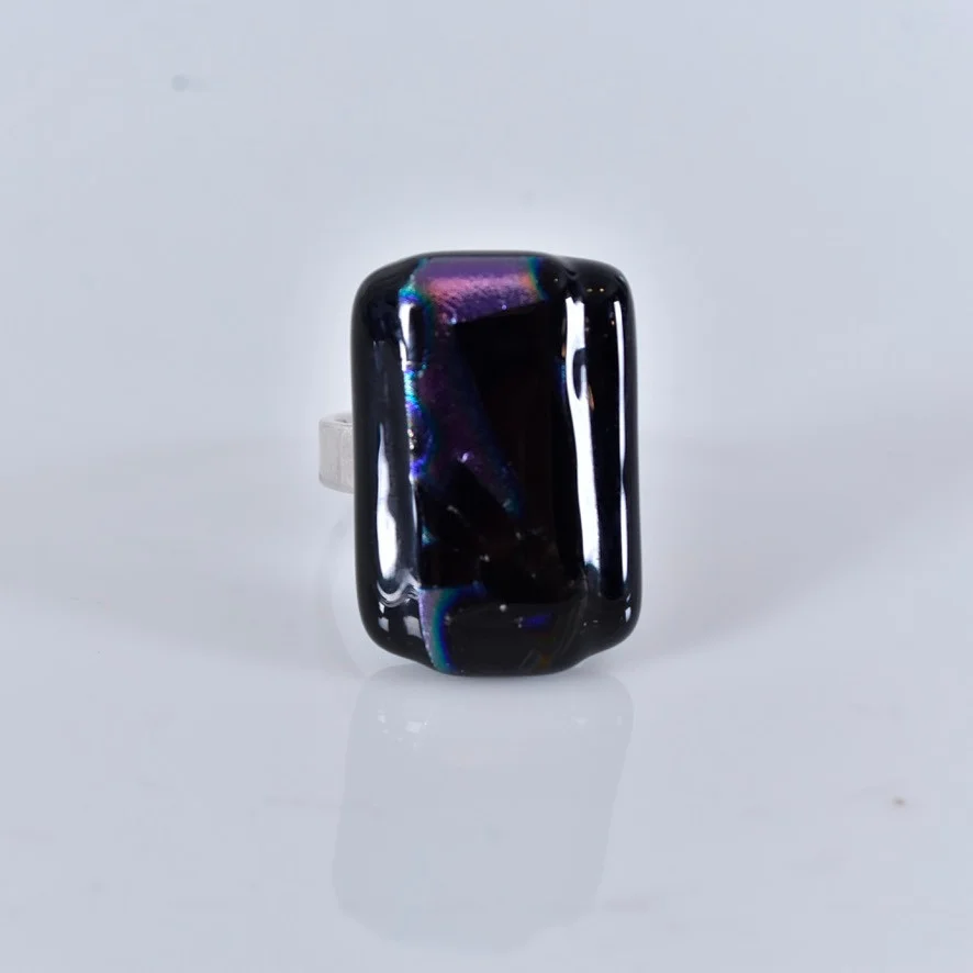 RING, modernistisk, akryl och sterlingsilver. — Rings — Halmstads Auktionskammare
