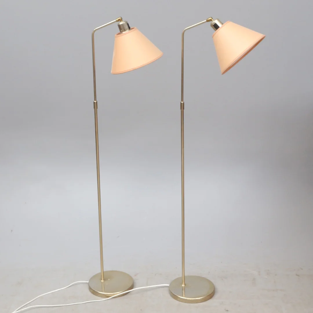 GOLVLAMPOR, 1 par, metall. — Floor lights — Kalmar Auktionsverk