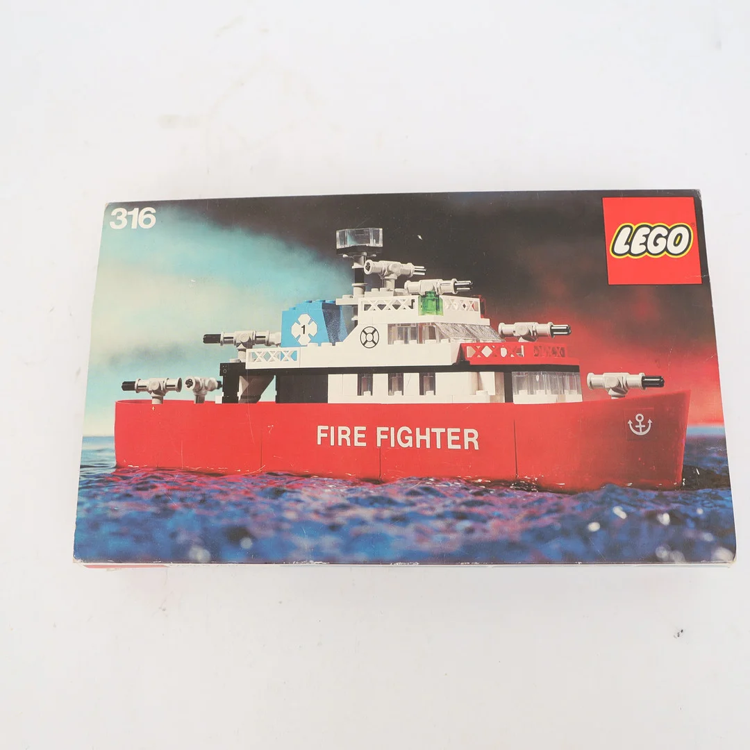 LEGO, "Fire fighter" Nummer 316, i originalförpackning. — Toys — Falun Auktionsbyrå