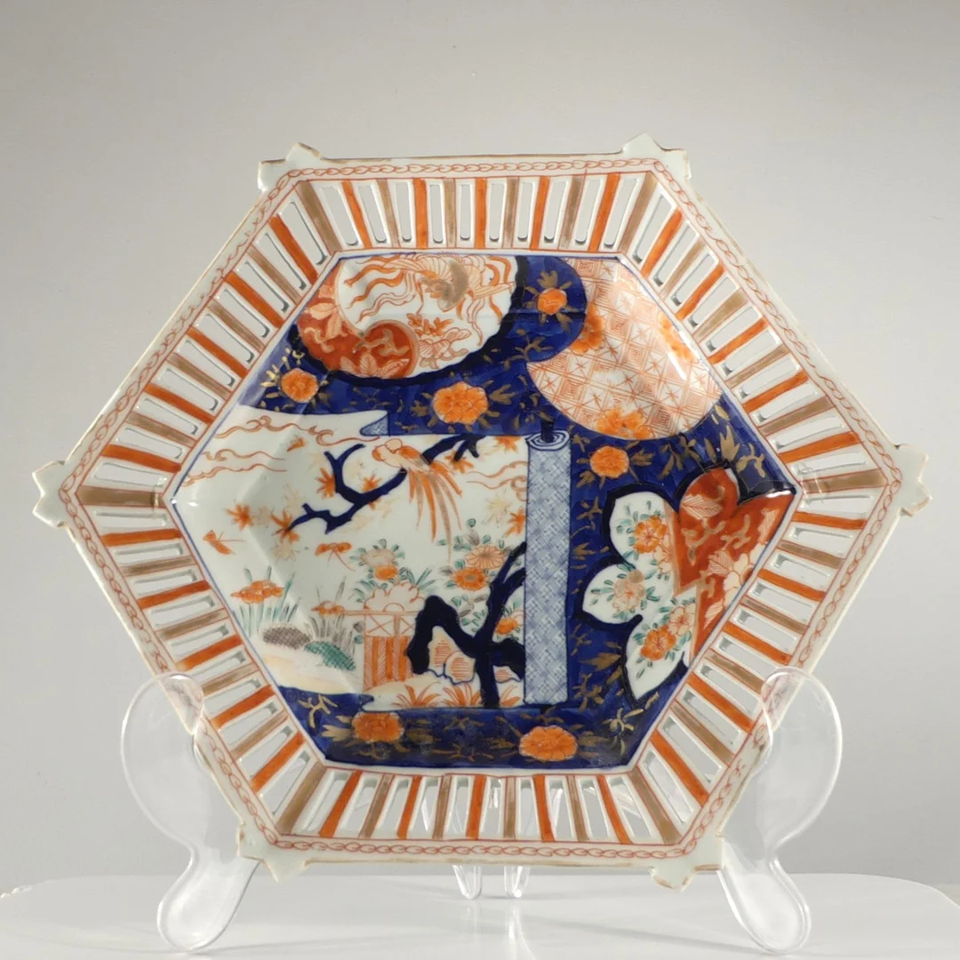 GALLERFAT, porslin, Japan,18/1900-tal. — Oriental — Lysekils Auktionsbyrå