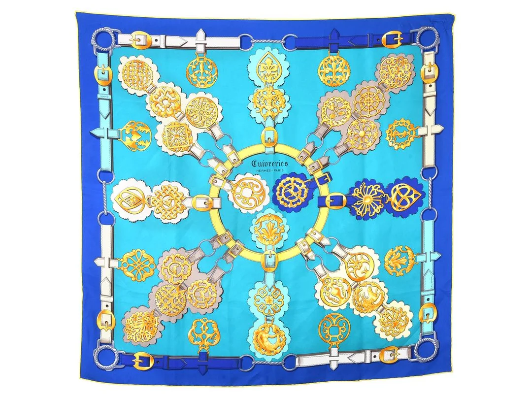 HERMÈS, SCARF, Cuivreries, Françoise De La Perriere, 100% siden, 90x90 cm, multifärgad, blå, guld, vit, originalask. Very Good Condition. — Accessoarer/Scarves — Kaplans