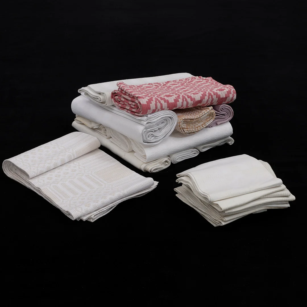 DUKAR, SERVETTER, 23 st, linne. — European Carpets & Textiles — Växjö Auktionskammare
