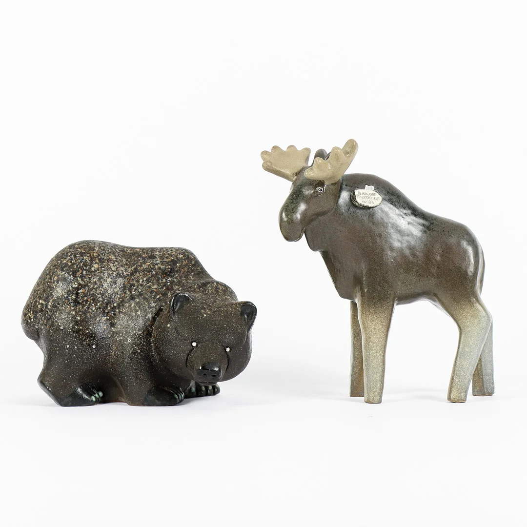 LISA LARSON. Figurin Älg, stengods, Jie Keramik, björn Nittsjö.. — European — Karlstad Hammarö Auktionsverk