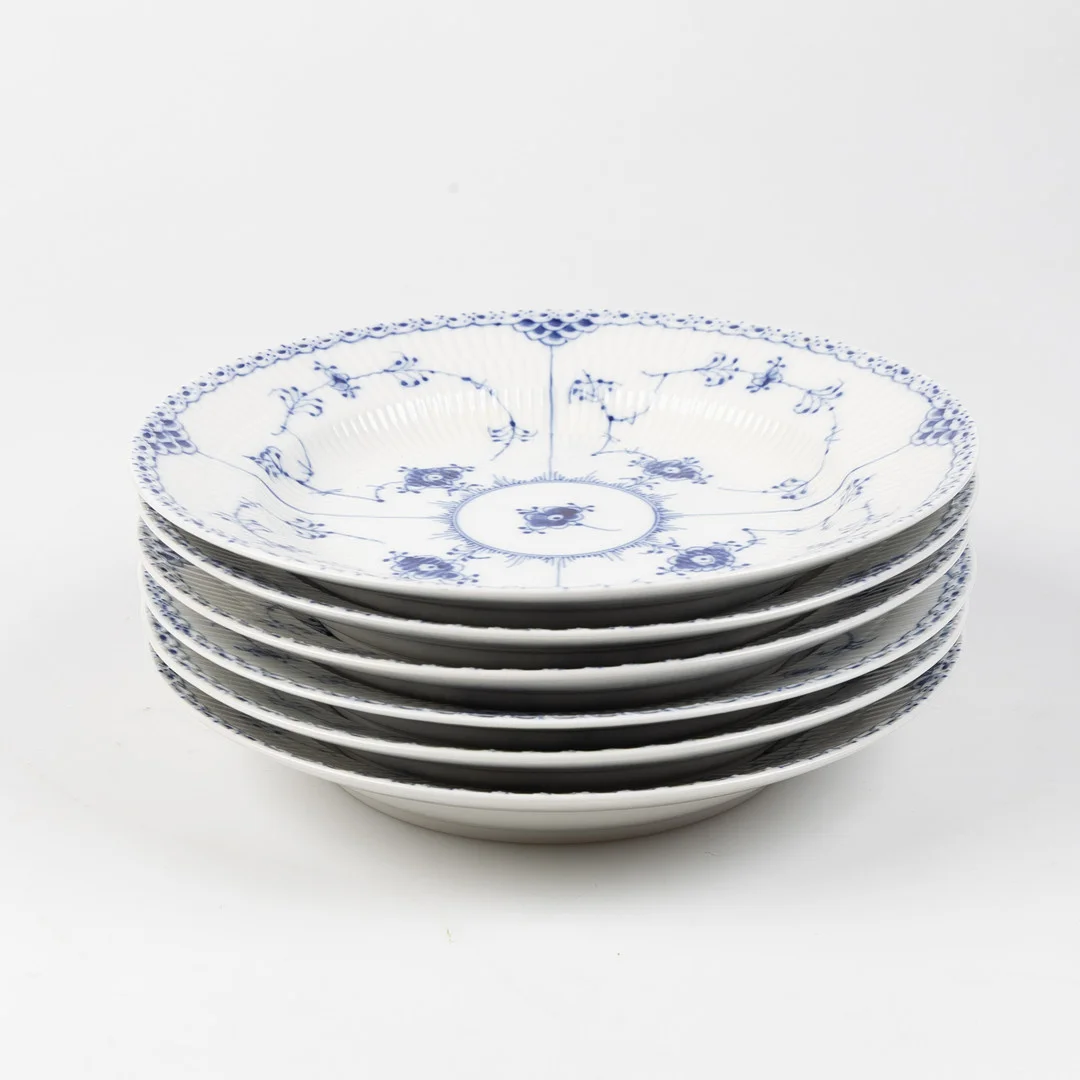 TALLRIKAR, 6 stycken, Musselmalet, halvblond, Royal Copenhagen, modell 571, porslin, 1:a sortering. — European — Stockholms Auktionsverk Helsingborg