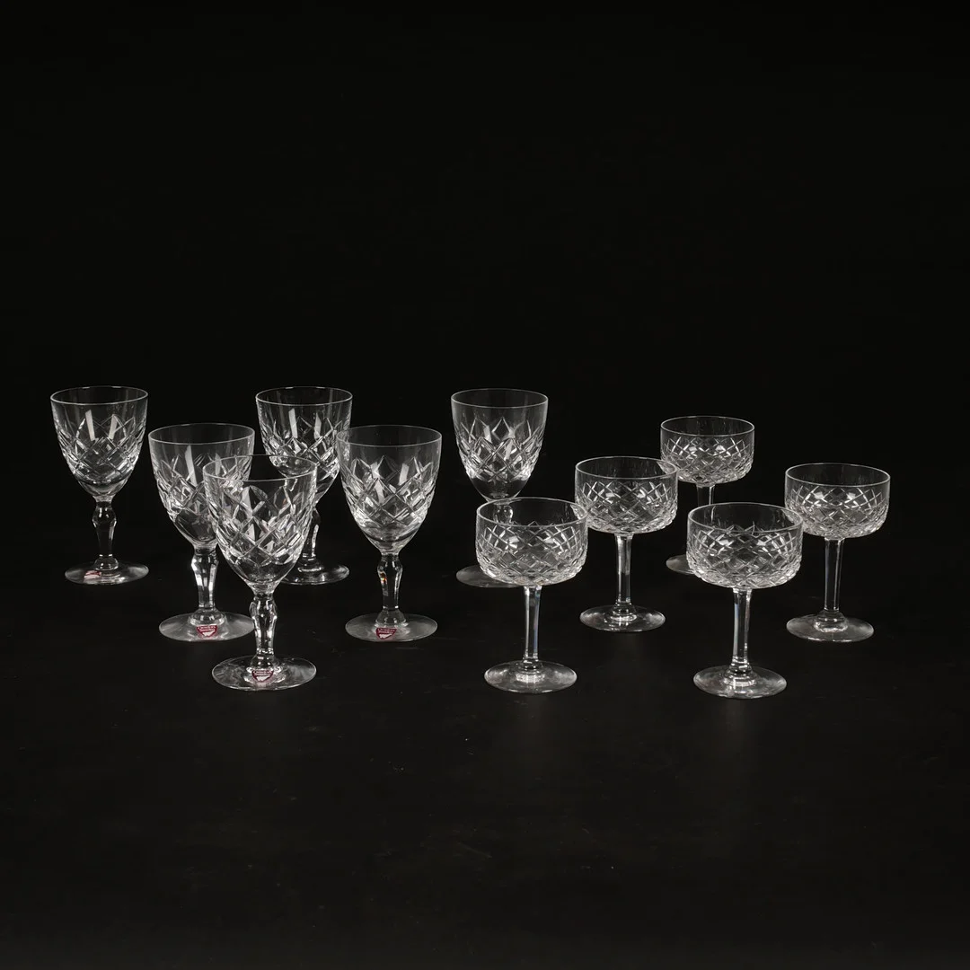 GLAS, 6+5 st, rutslipat kristallglas, Orrefors. — Tableware — Auktionsfirma Kenneth Svensson i Kalmar