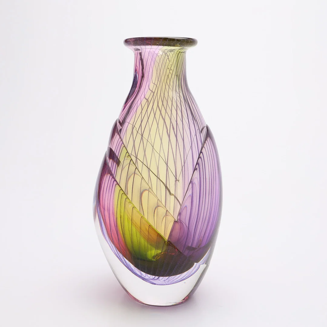 KJELL ENGMAN. VAS, KOSTA BODA ATELIER 1990, UPPLAGA 100 EXEMPLAR. — Art glass — Crafoord Auktioner Lund