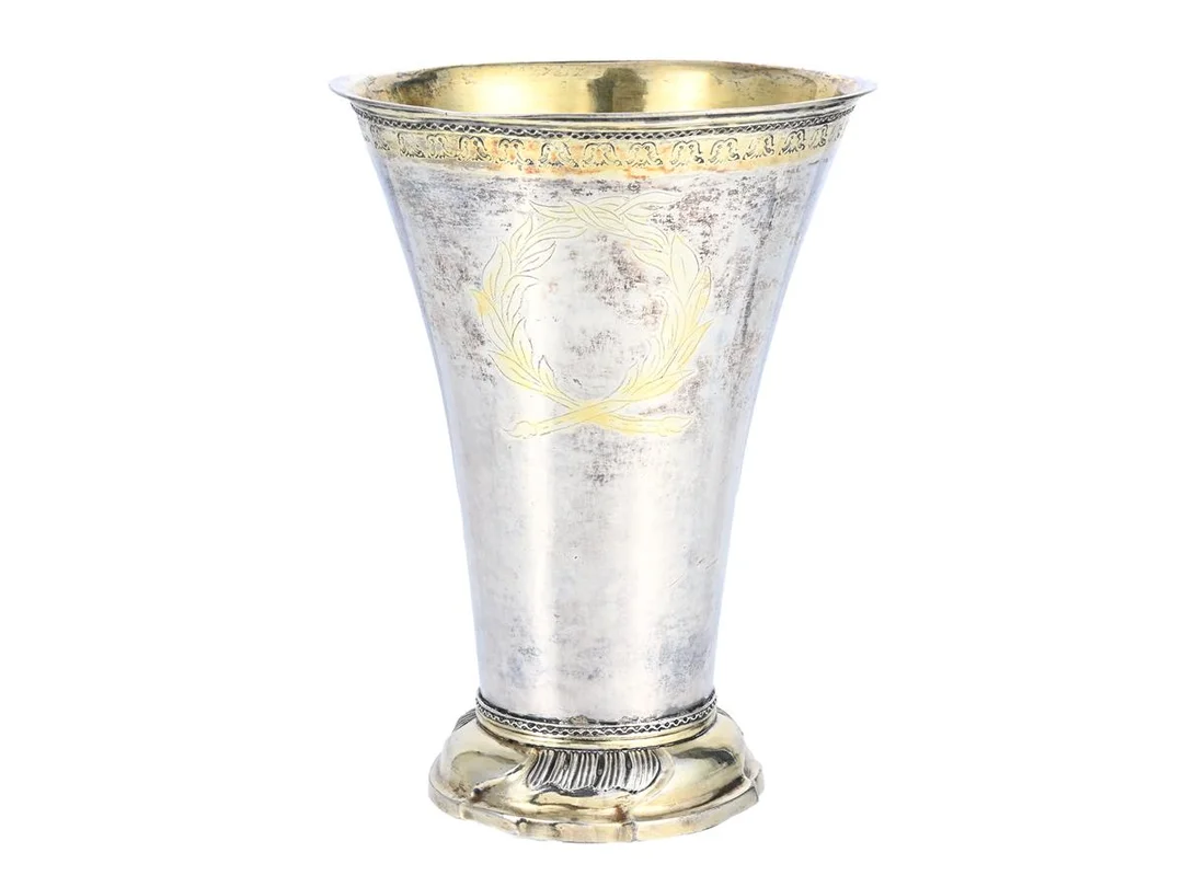 BÄGARE, silver, S.Dahlström, Gävle 1779, förgylld insida, höjd 20 cm, vikt 394 g, repor. — Silver/Bägare — Kaplans